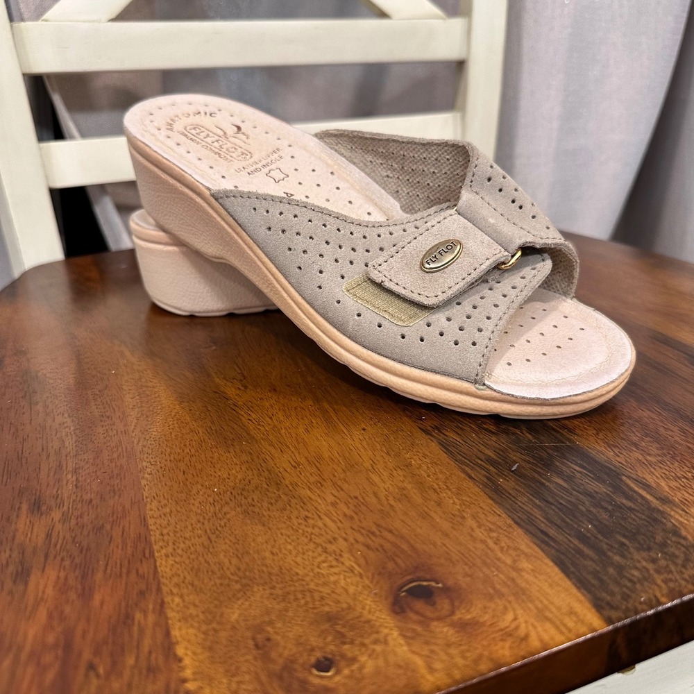 Fly Flot Wedge Sandals Womens Grey Leather Perforated Italian Comfort‎ Size 38